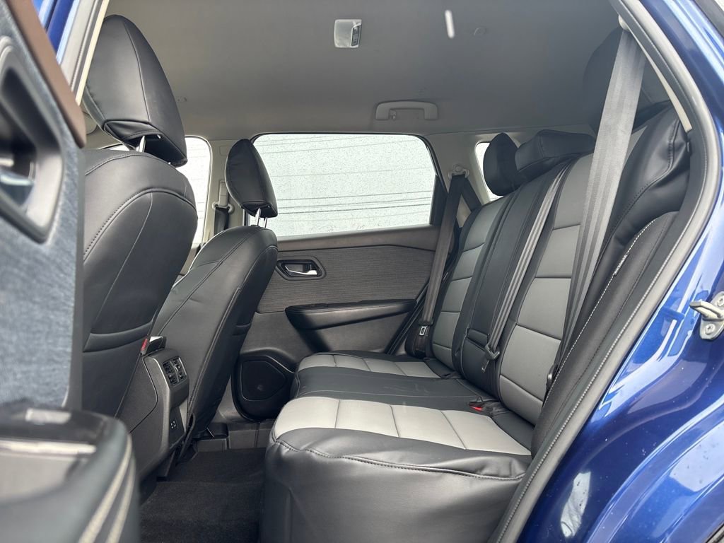 Used 2023 Nissan Rogue SV image 14