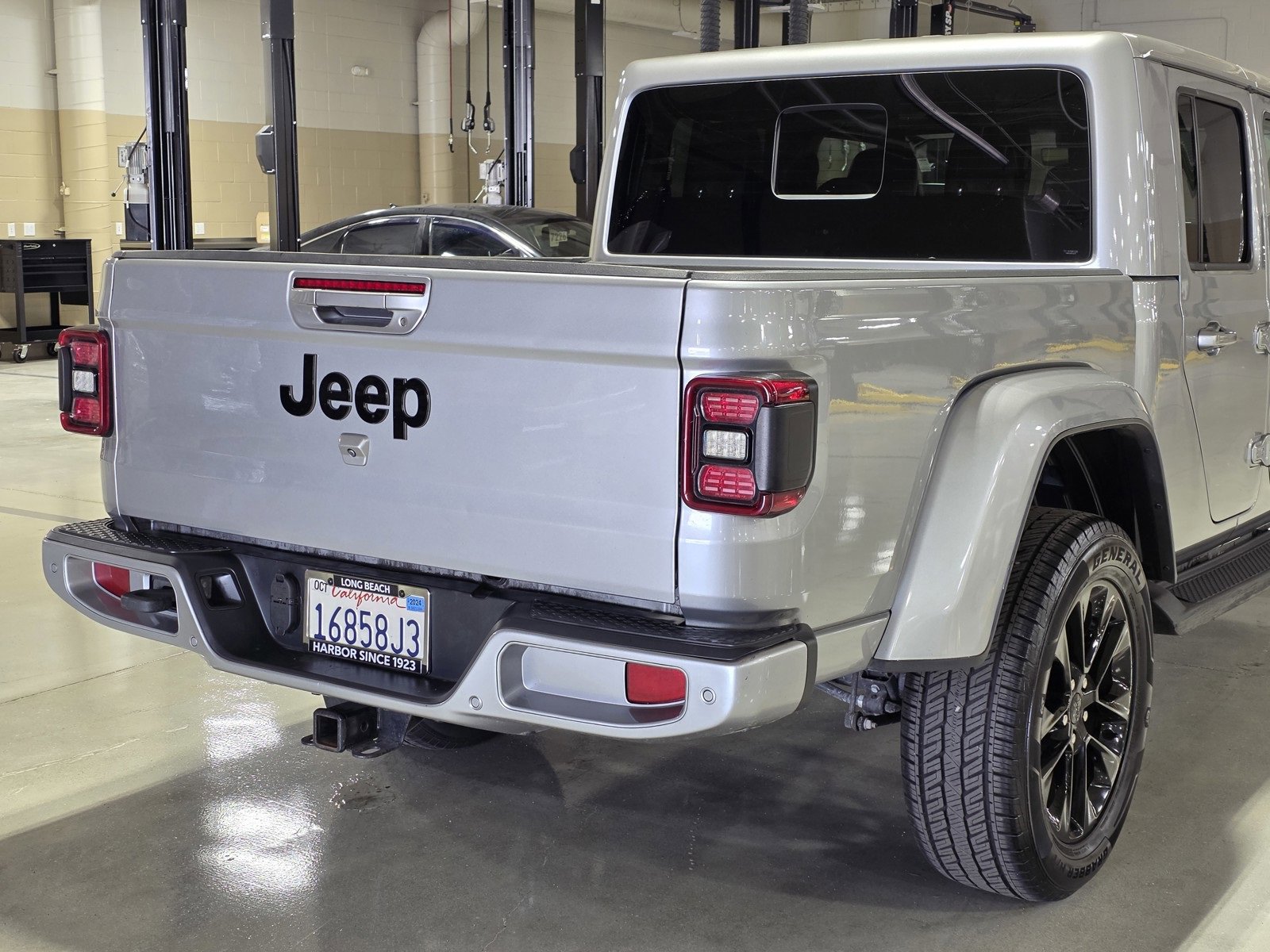 Used 2021 Jeep Gladiator Overland image 10