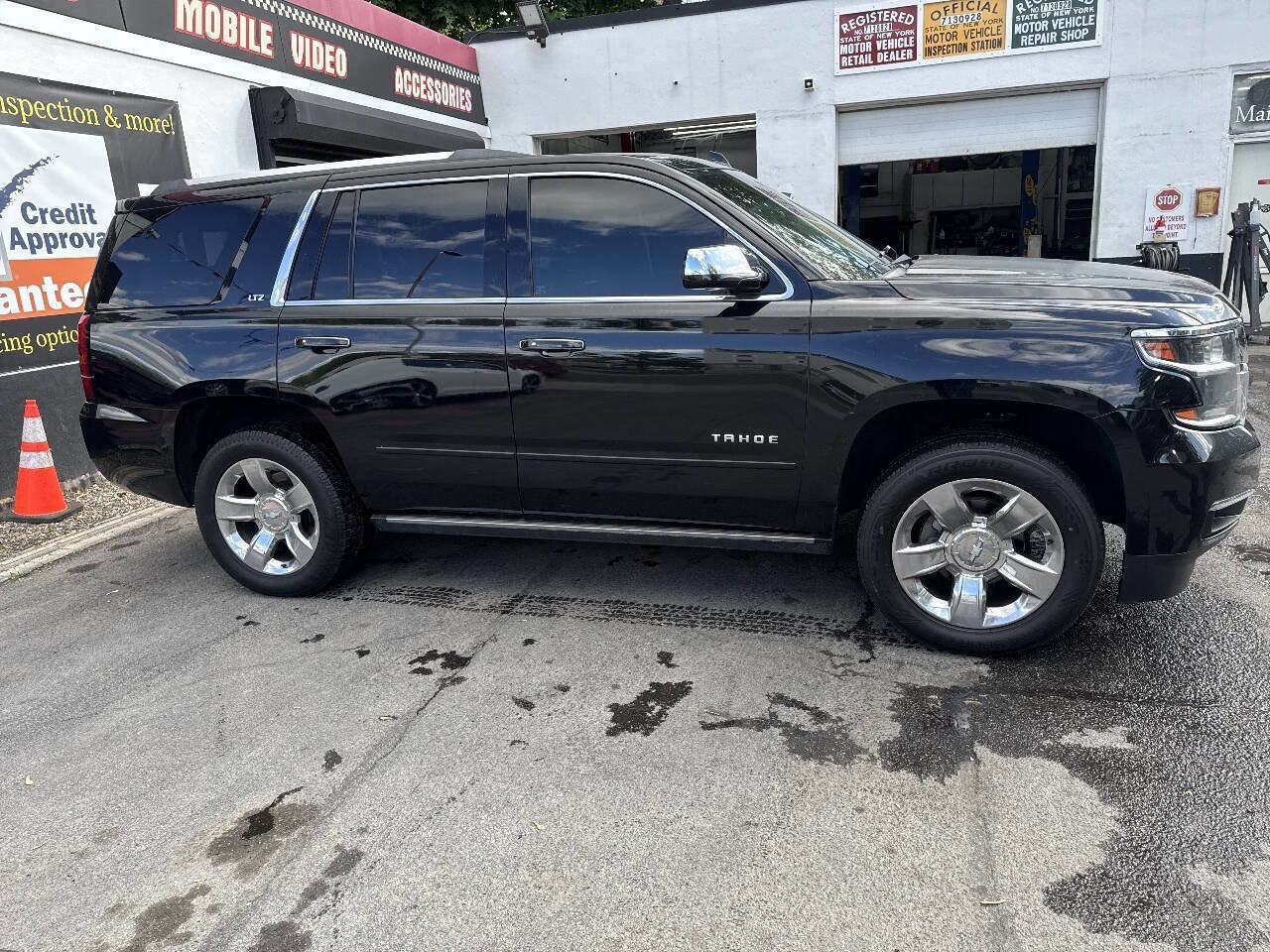 Used 2016 Chevrolet Tahoe LTZ AWD/4WD image 4