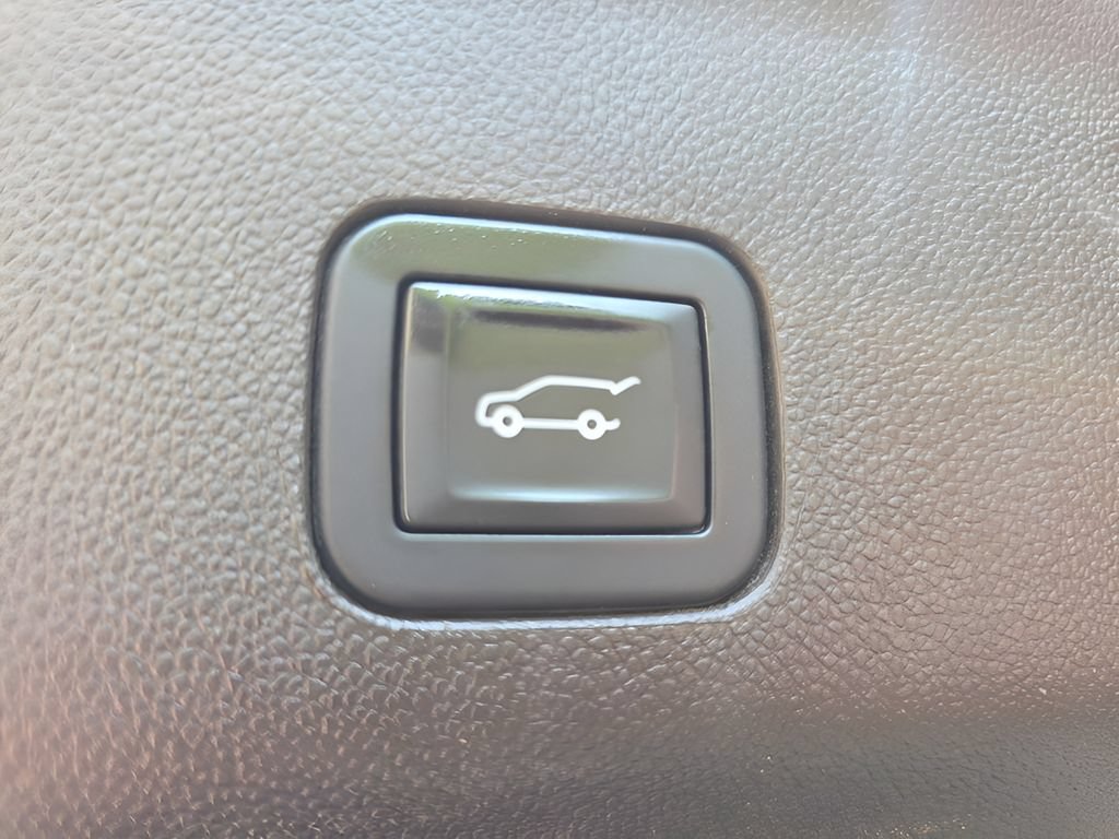 Used 2025 Chevrolet Tahoe LT AWD/4WD image 8
