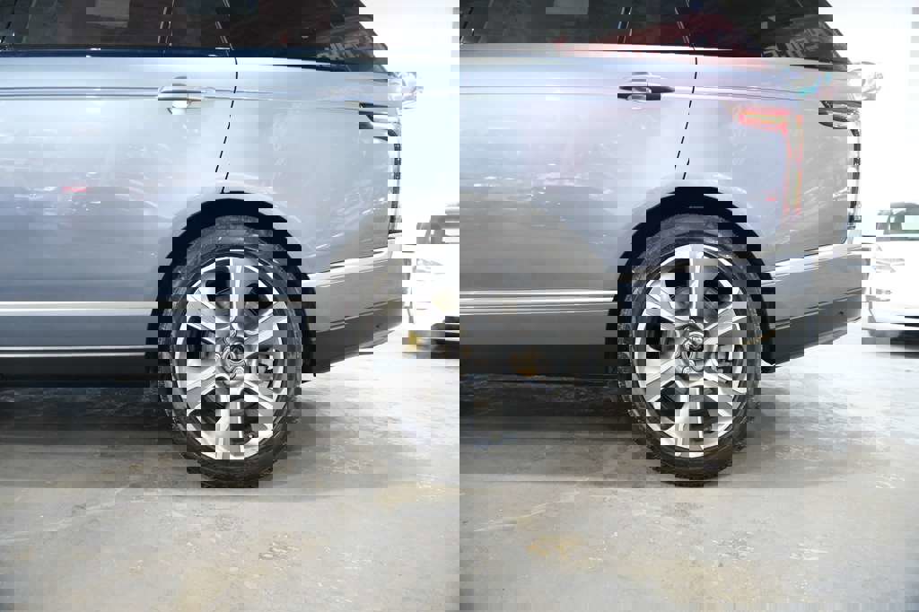 Used 2018 Land Rover Range Rover Long Wheelbase Supercharged image 7