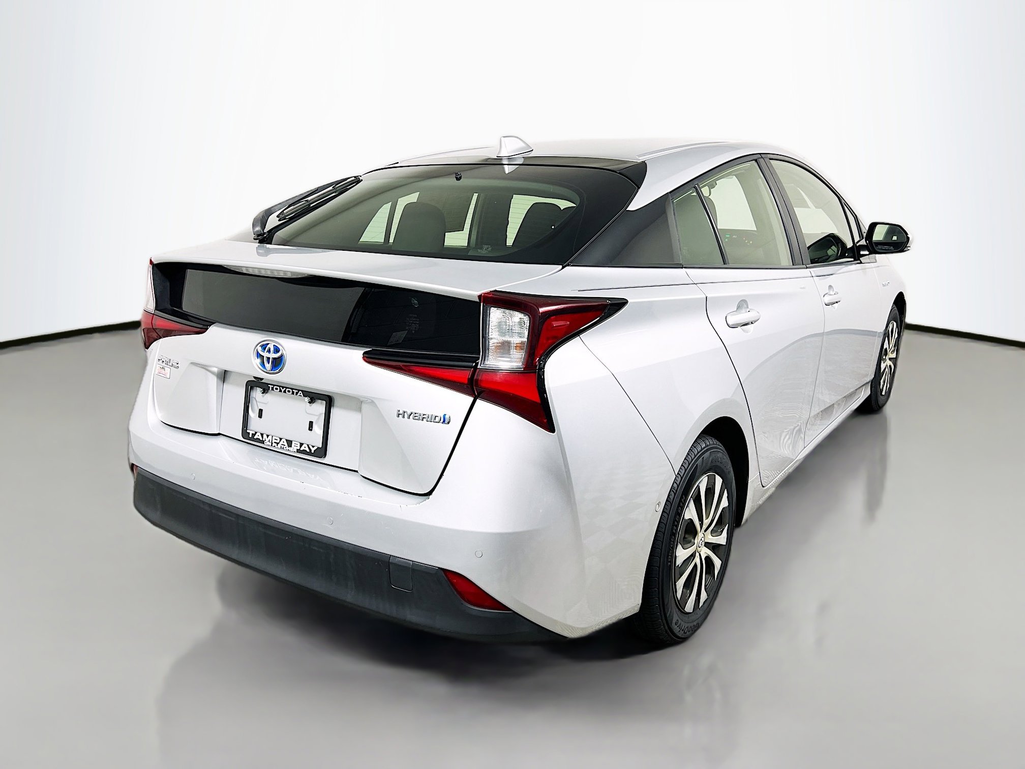 Used 2020 Toyota Prius LE image 4