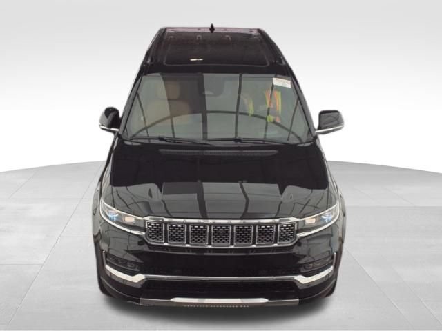 Used 2025 Jeep Grand Wagoneer Series III AWD/4WD image 3