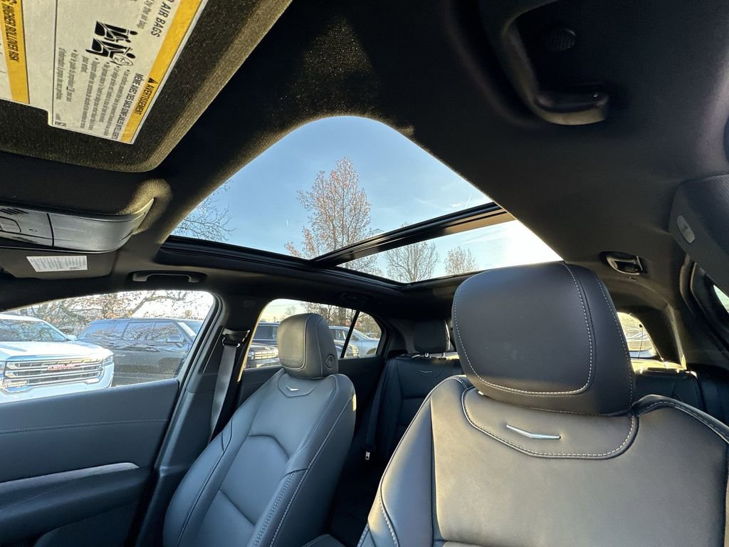 Used 2025 Cadillac XT4 Premium Luxury image 22