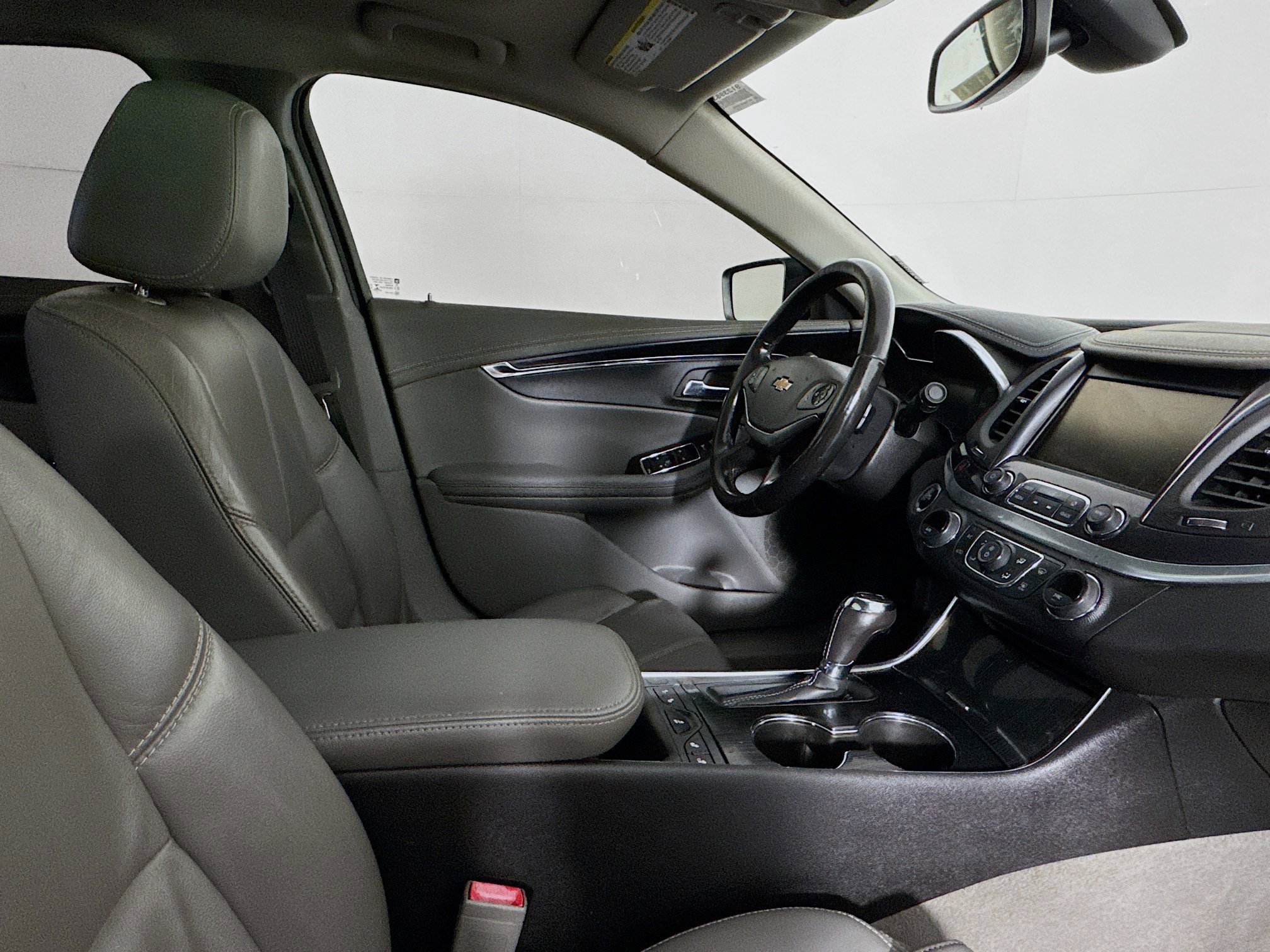 Used 2018 Chevrolet Impala LT w/ Sunroof and Spoiler Package image 28