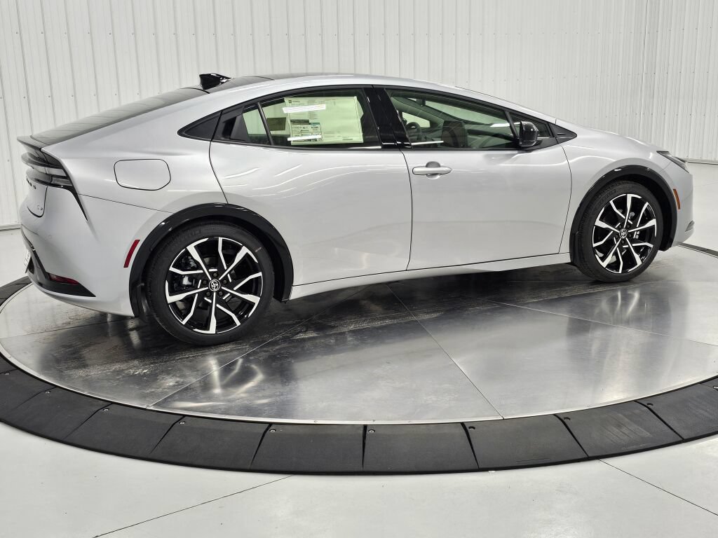 New 2026 Toyota Prius Plug-In Hybrid FWD image 5