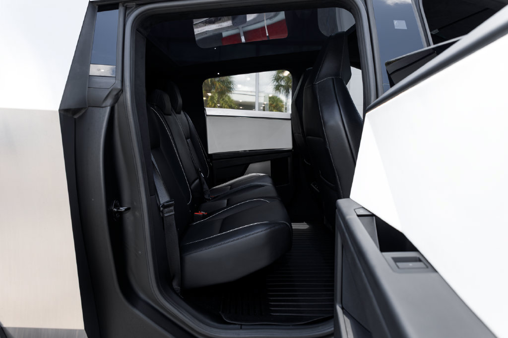 Used 2024 Tesla Cybertruck AWD Crew Cab image 17