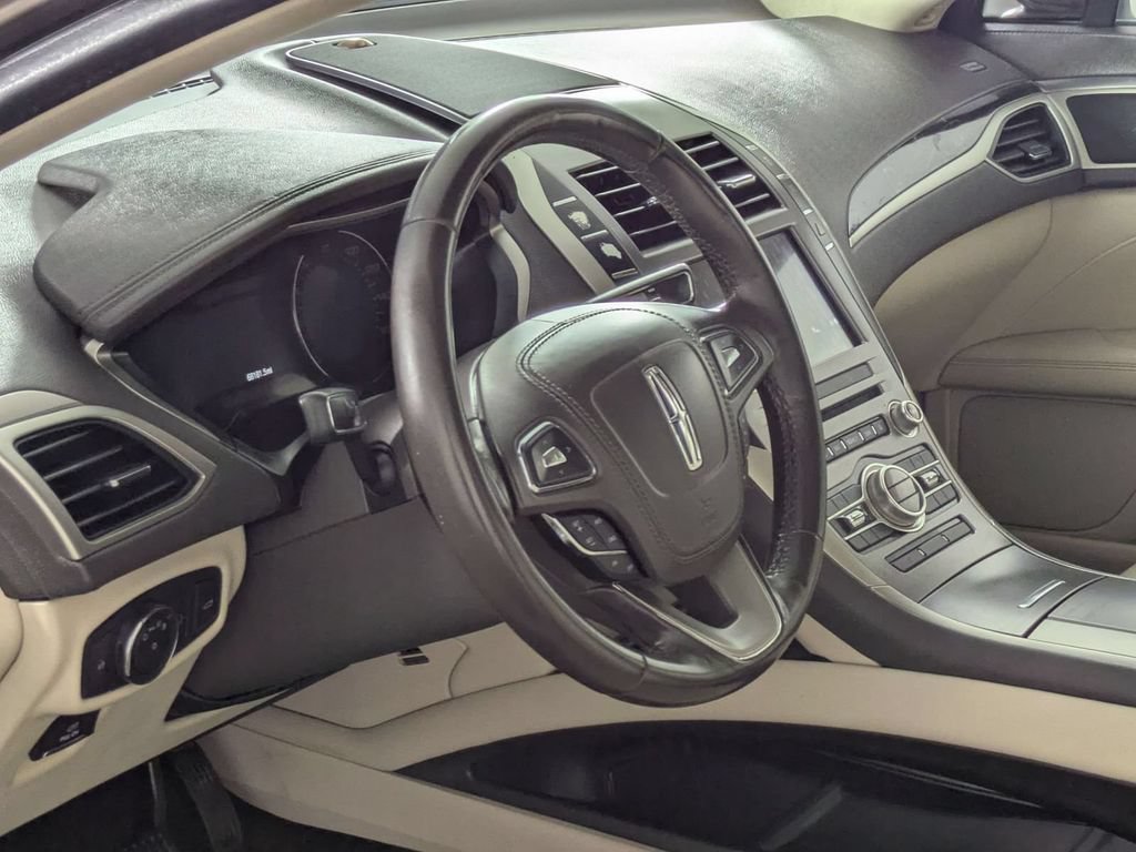 Used 2018 Lincoln MKZ Premiere FWD image 11