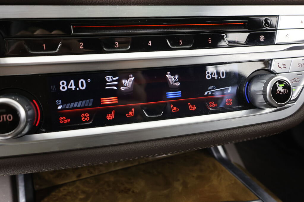 Used 2016 BMW 740i image 39