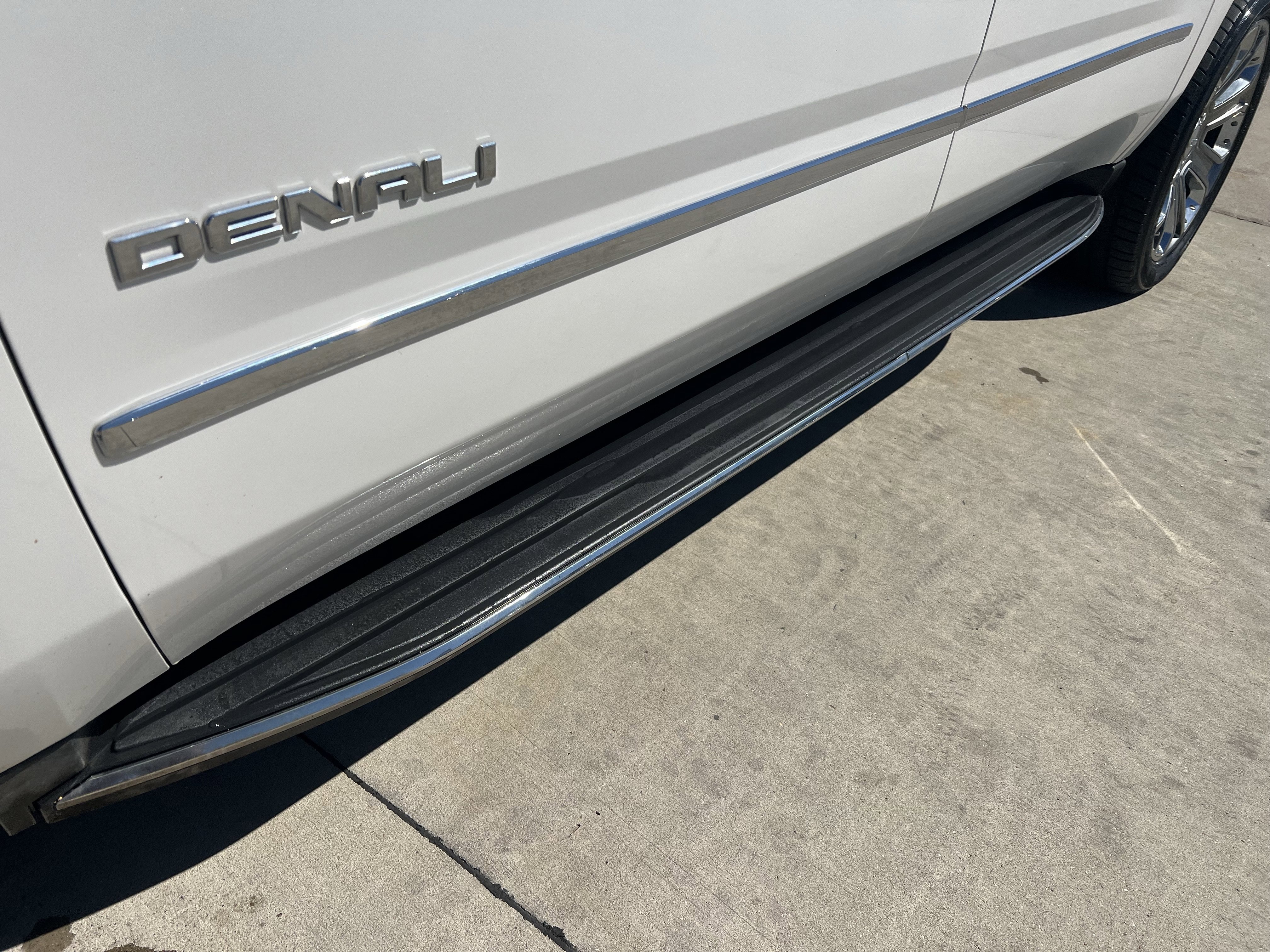 Used 2016 GMC Yukon XL Denali w/ Open Road Package image 3