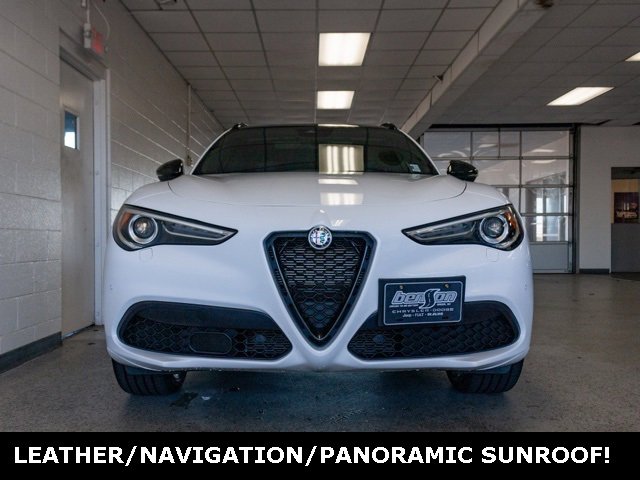 Used 2022 Alfa Romeo Stelvio Veloce image 3