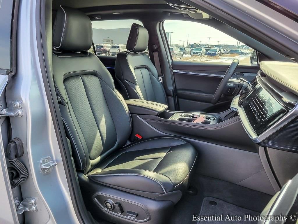 Used 2025 Jeep Wagoneer S Limited AWD/4WD image 36