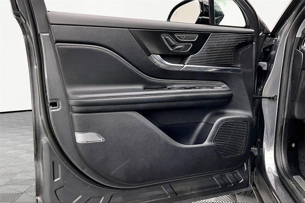 Used 2022 Lincoln Corsair AWD w/ Equipment Group 101A image 23