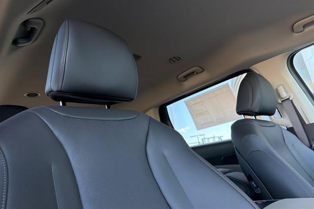 New 2026 Kia Carnival LXS FWD image 19