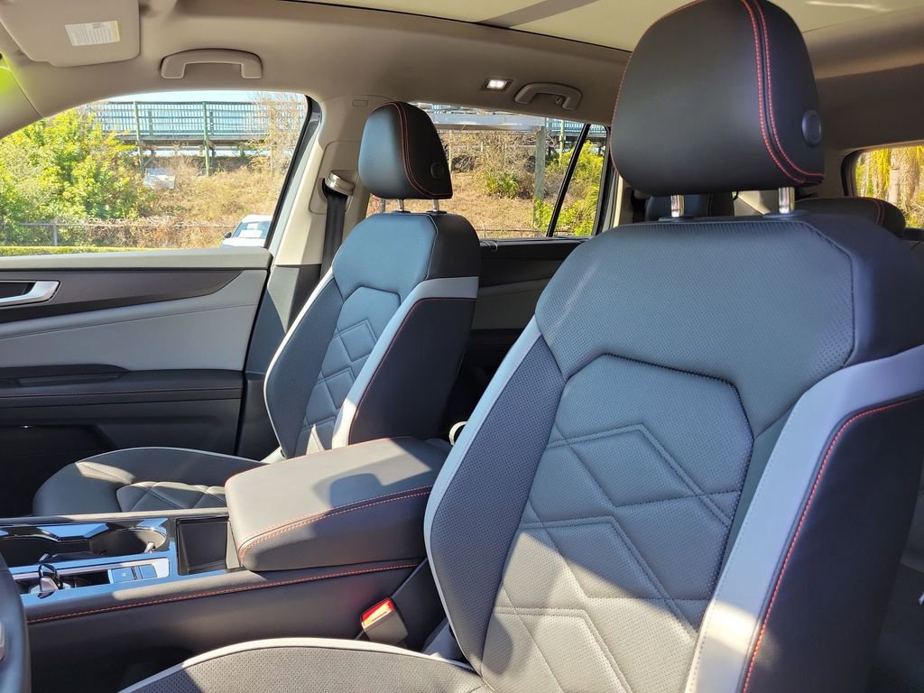 Certified 2025 Volkswagen Atlas Peak Edition SE AWD/4WD image 24