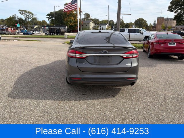 Used 2017 Ford Fusion SE w/ Equipment Group 201A FWD image 7