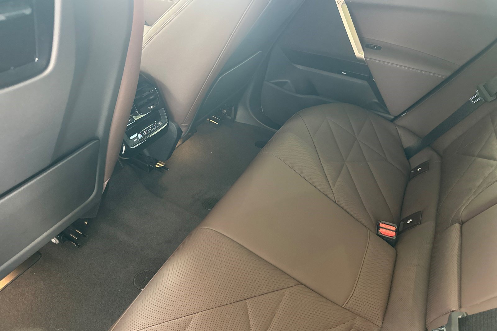 Certified 2024 BMW iX xDrive50 w/ Sport Package AWD/4WD image 15