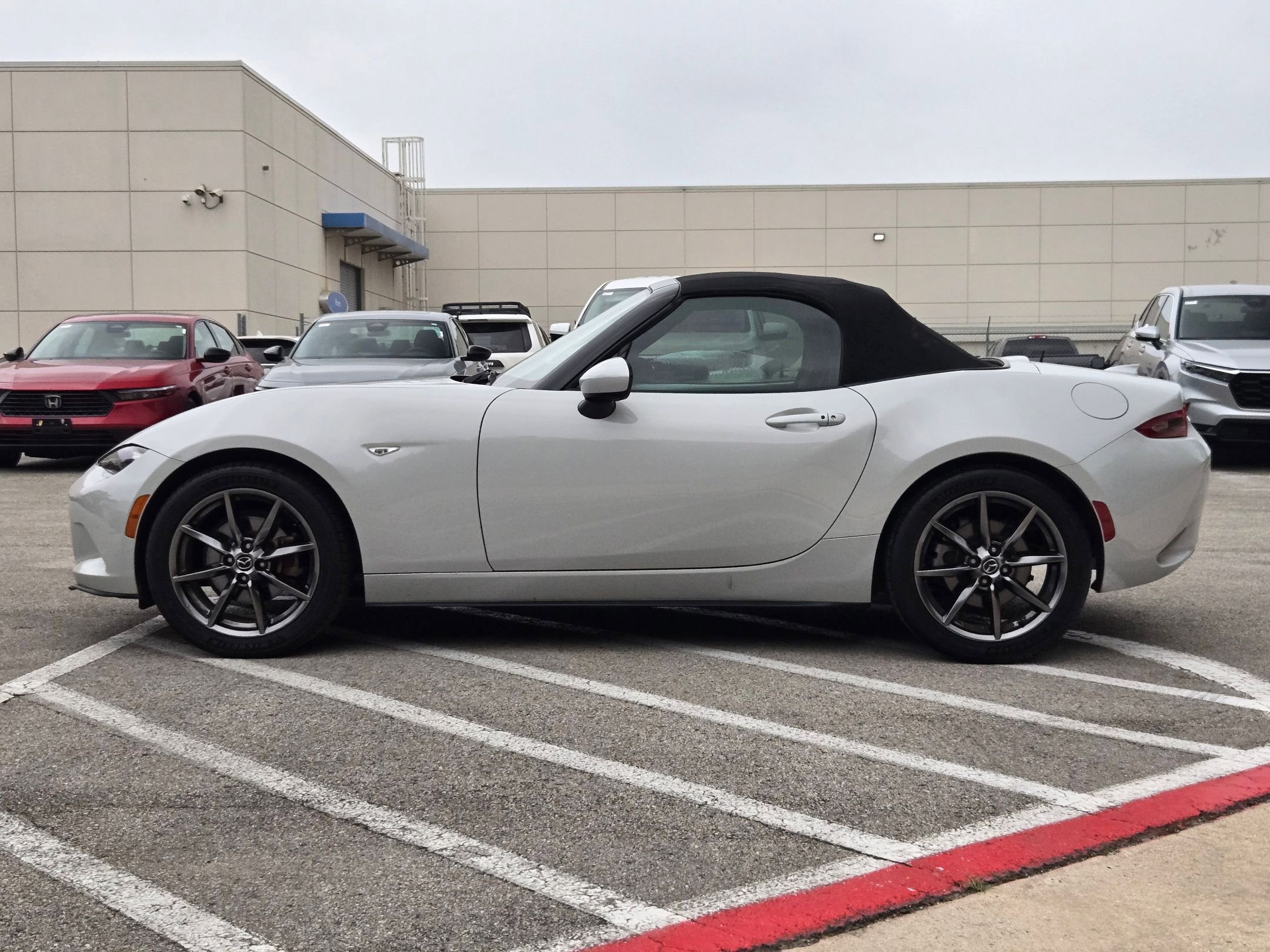 Used 2016 MAZDA MX-5 Miata Grand Touring RWD image 6
