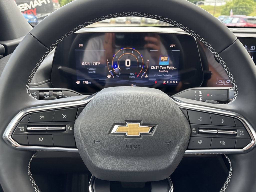 New 2025 Chevrolet Traverse LT image 13