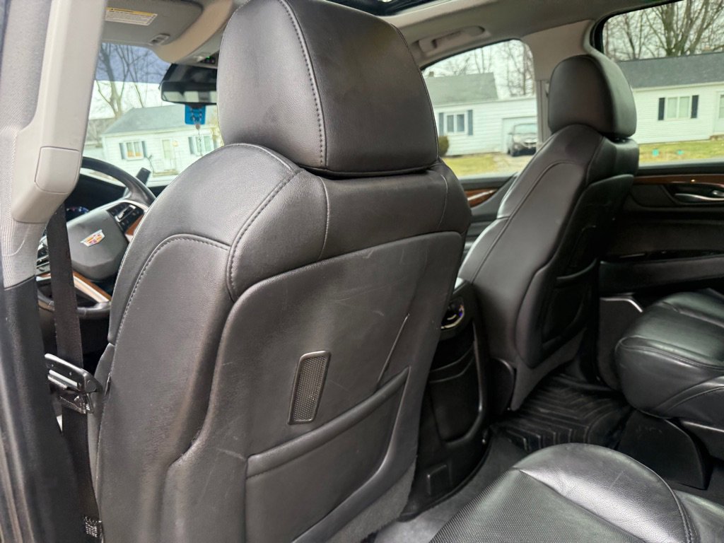 Used 2020 Cadillac Escalade Luxury w/ Escalade Sport Edition image 16