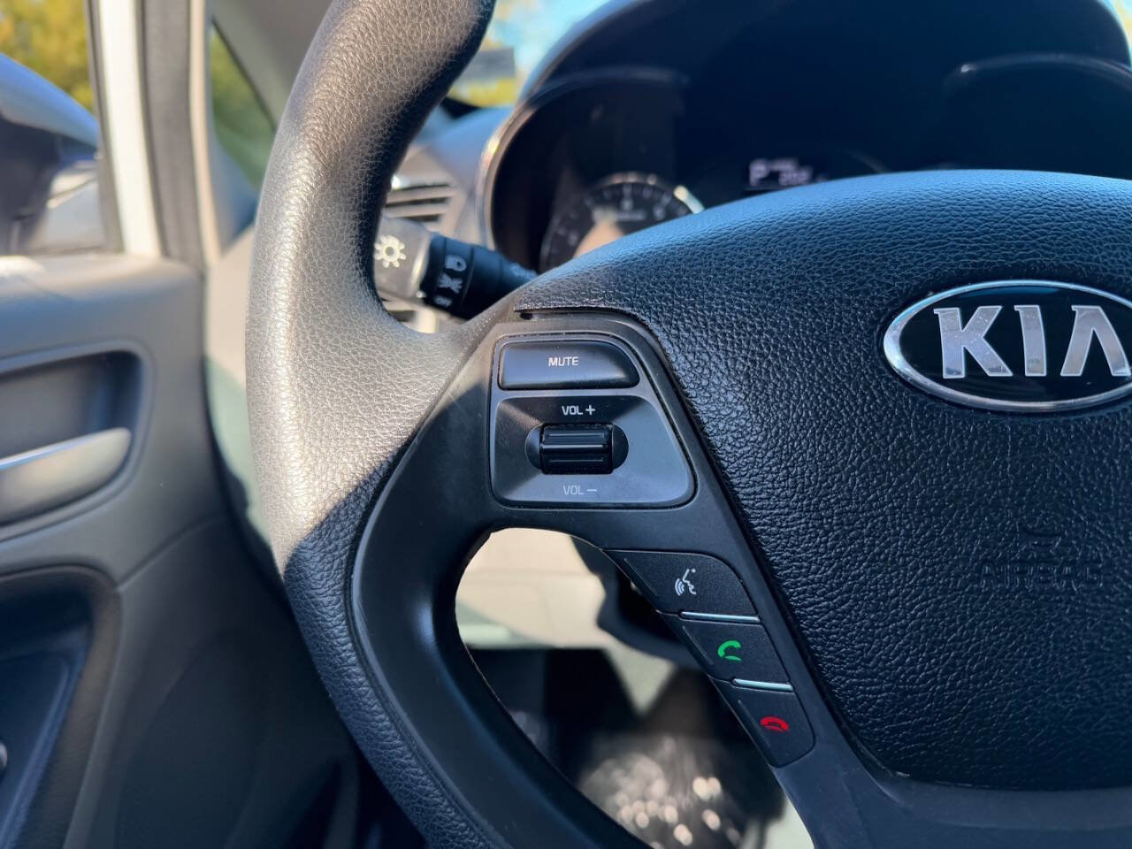 Used 2017 Kia Forte LX image 16