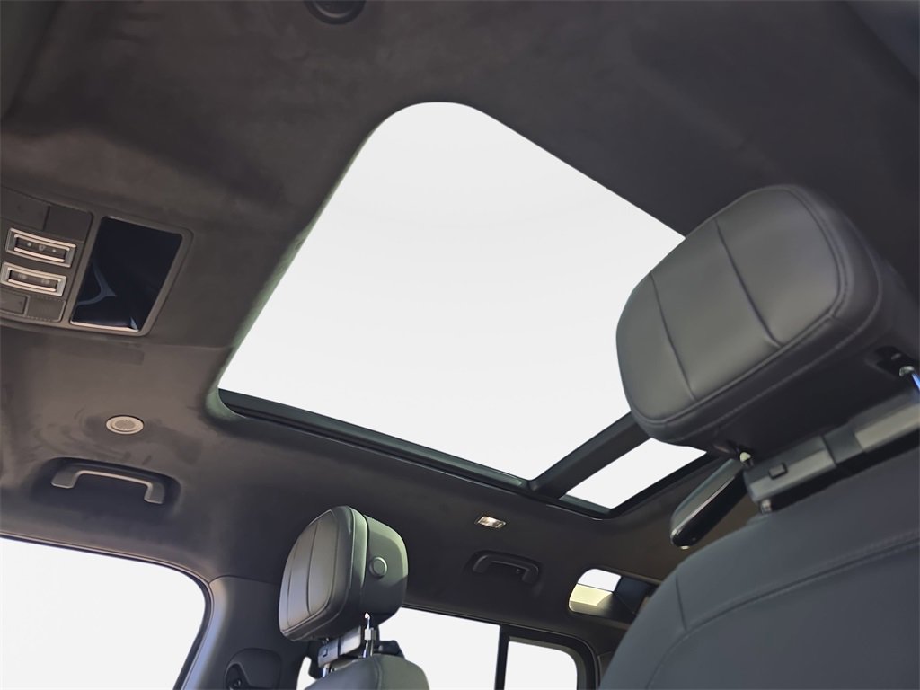 New 2026 Land Rover Defender 110 V8 image 30