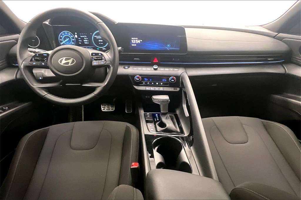 Certified 2025 Hyundai Elantra SEL image 13