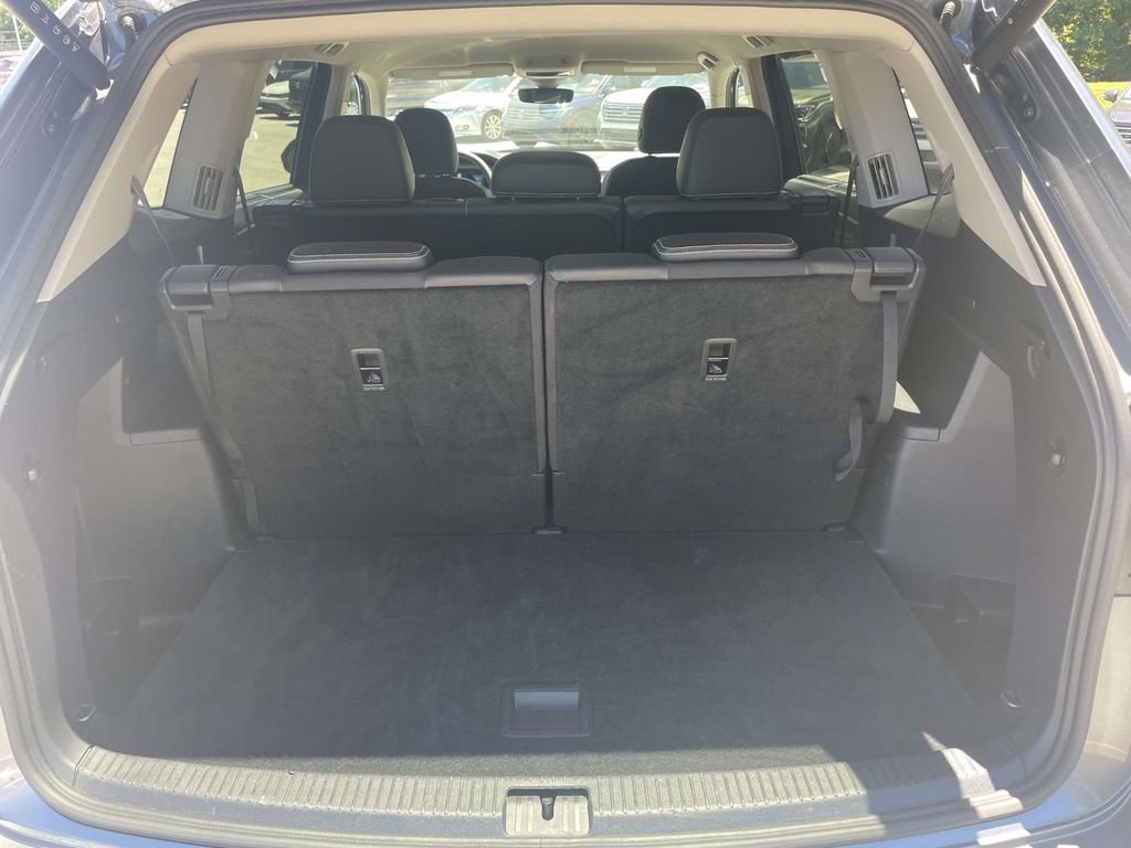 Certified 2025 Volkswagen Atlas SE FWD image 8