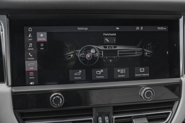 Used 2023 Porsche Macan w/ Premium Package Plus image 16