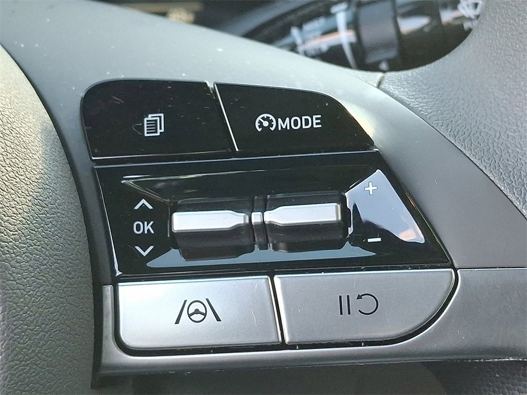 Used 2023 Hyundai Elantra SEL w/ Cargo Package image 22