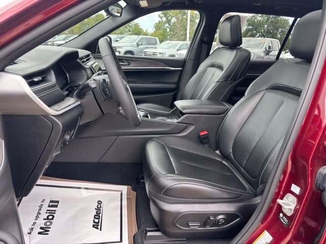 Used 2024 Jeep Grand Cherokee L Limited AWD/4WD image 18
