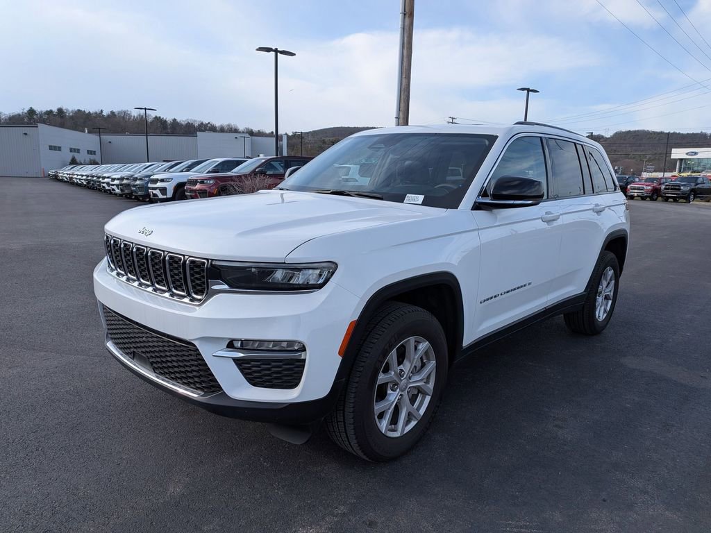 Used 2024 Jeep Grand Cherokee Limited AWD/4WD image 8