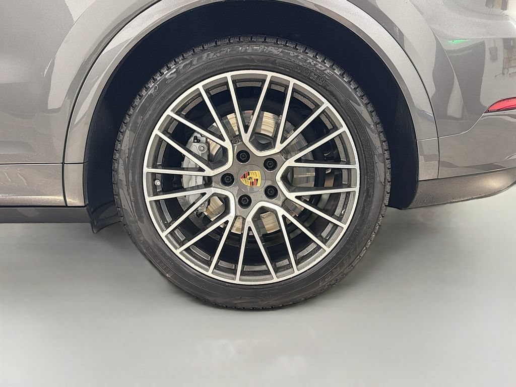 Certified 2023 Porsche Cayenne Turbo AWD/4WD image 35