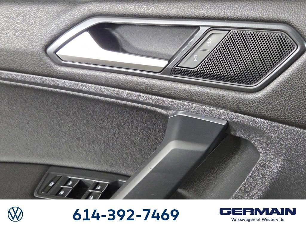 Used 2018 Volkswagen Tiguan SE w/ Panoramic Sunroof Package image 27