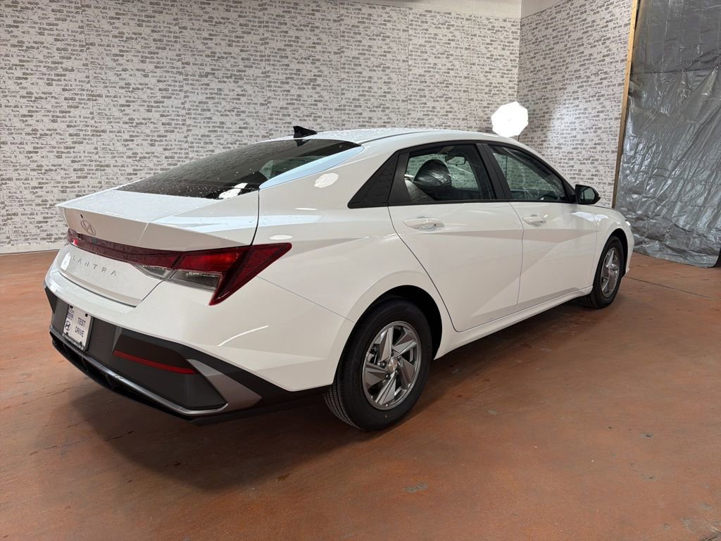 New 2026 Hyundai Elantra SE image 7