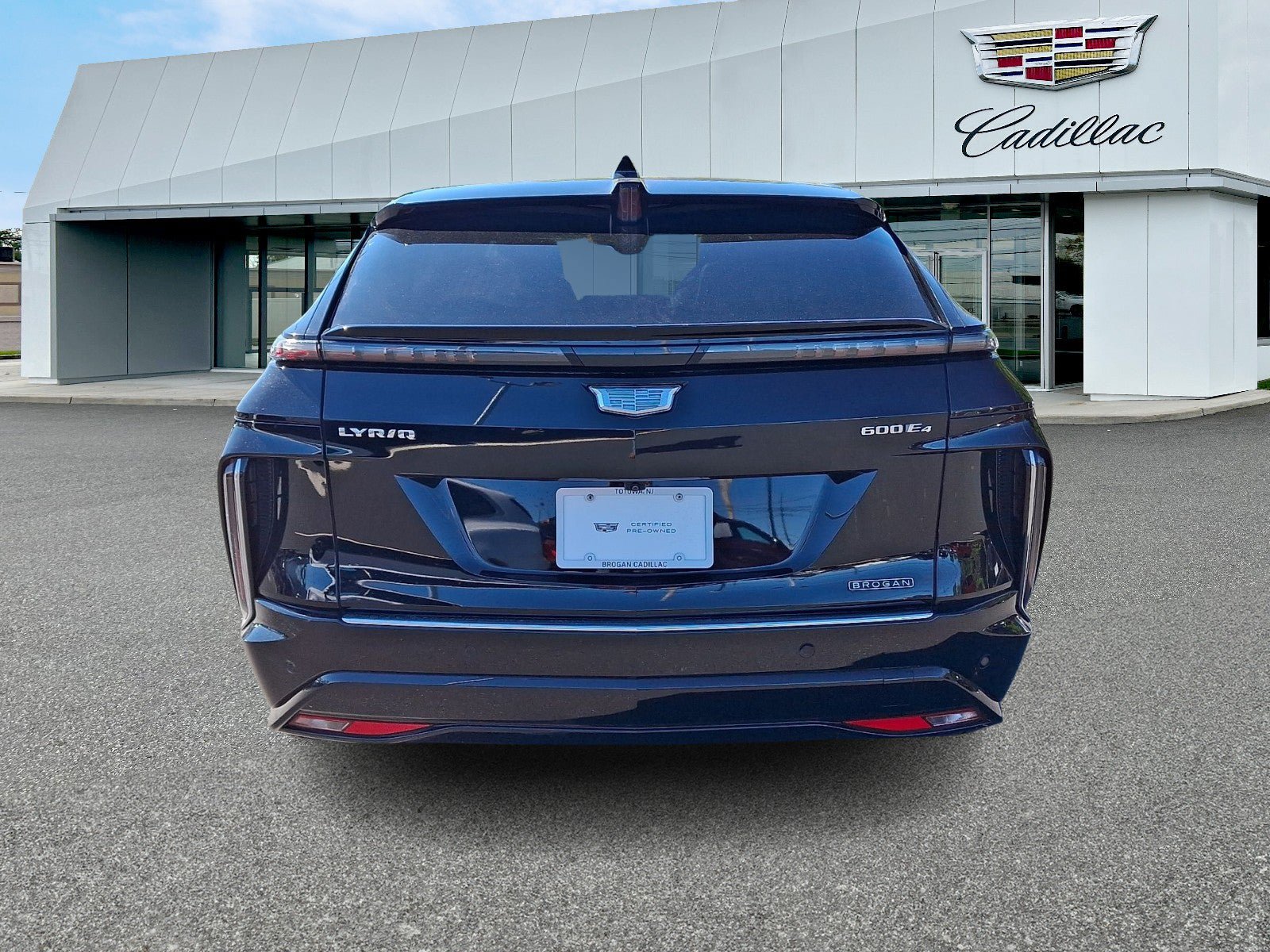 Certified 2024 Cadillac Lyriq Luxury AWD/4WD image 4