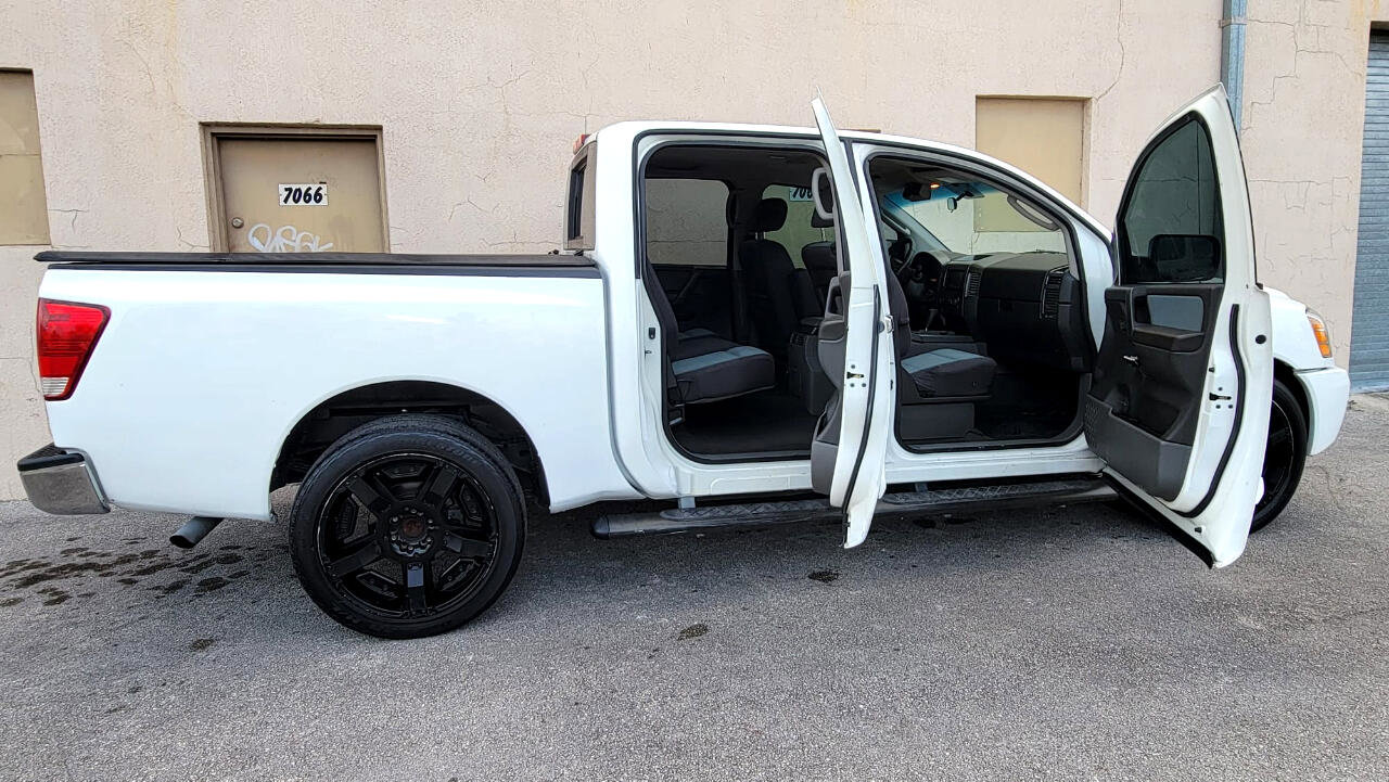 Used 2007 Nissan Titan SE image 16