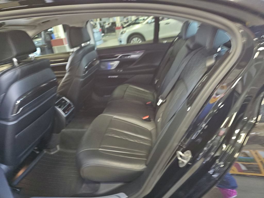 Used 2018 BMW M760i xDrive w/ Luxury Rear Seating Package AWD/4WD image 16