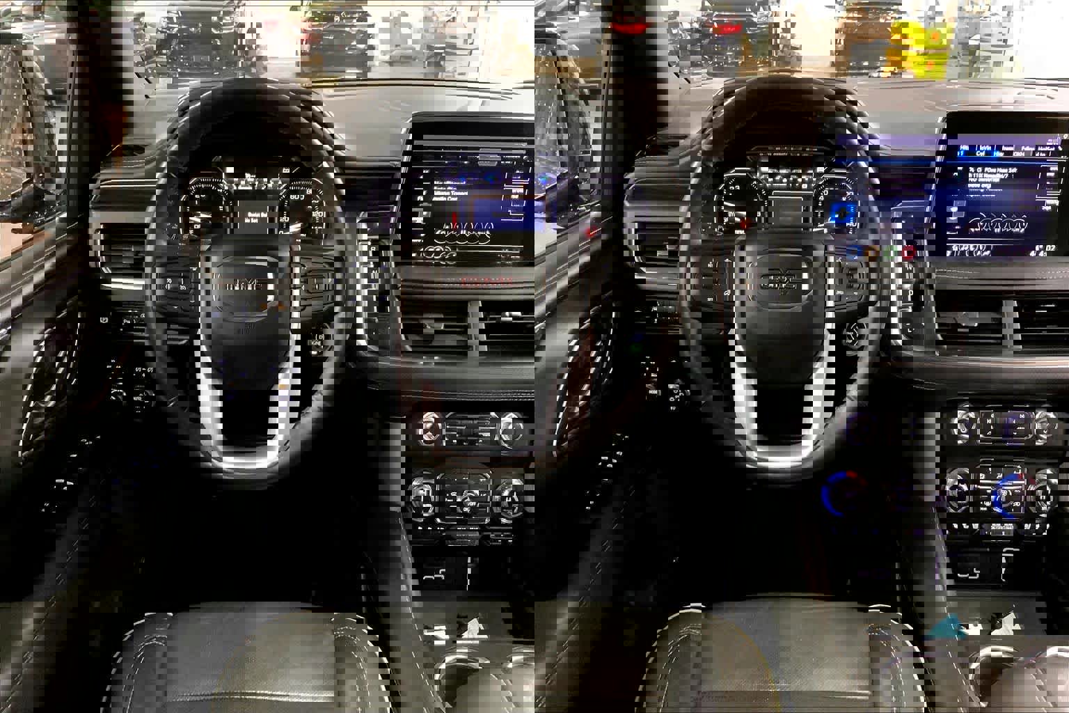 Used 2021 GMC Yukon SLT w/ SLT Premium Package image 6