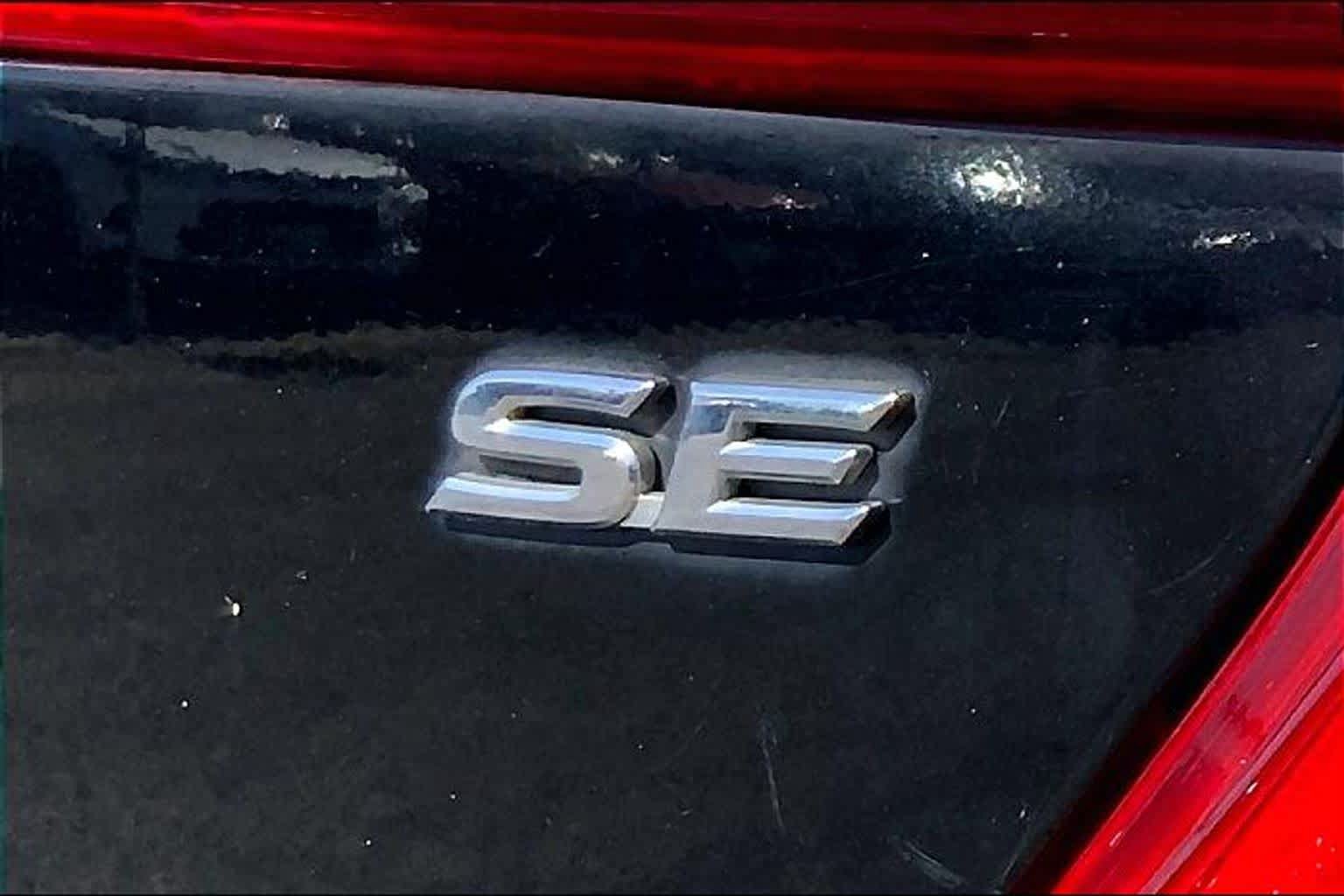 Used 2014 Toyota Camry SE FWD image 9