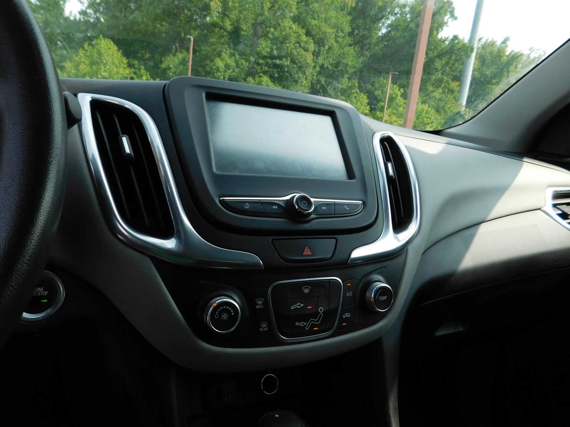 Used 2018 Chevrolet Equinox LS AWD/4WD image 17