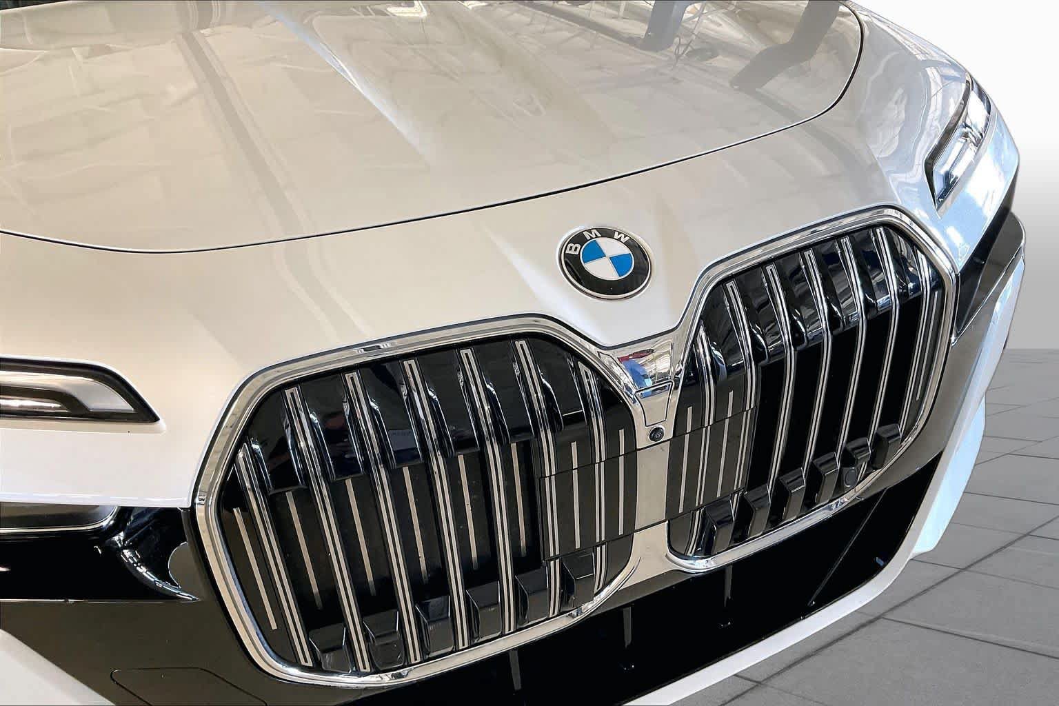 Used 2023 BMW 760i xDrive AWD/4WD image 30