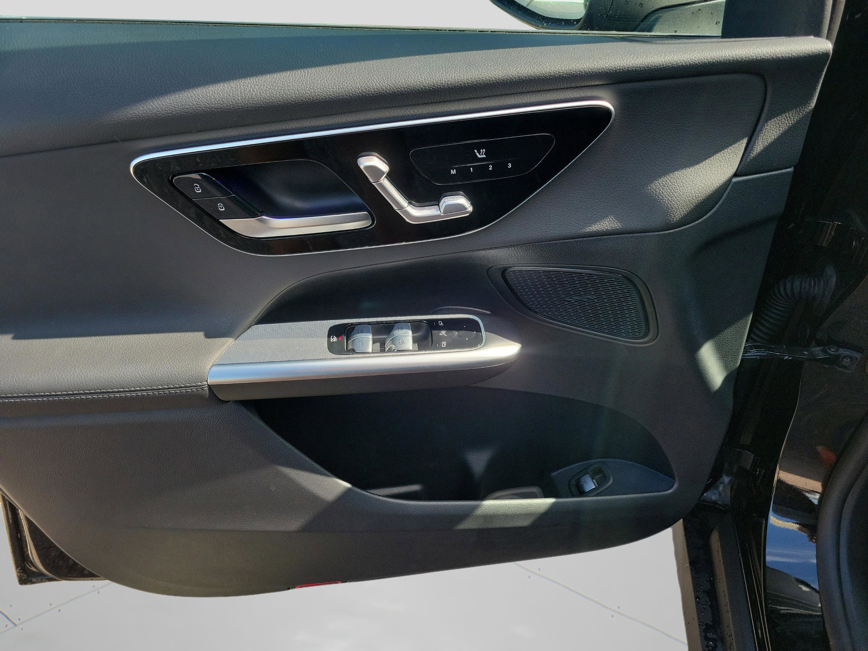 Certified 2025 Mercedes-Benz GLC 300 image 21