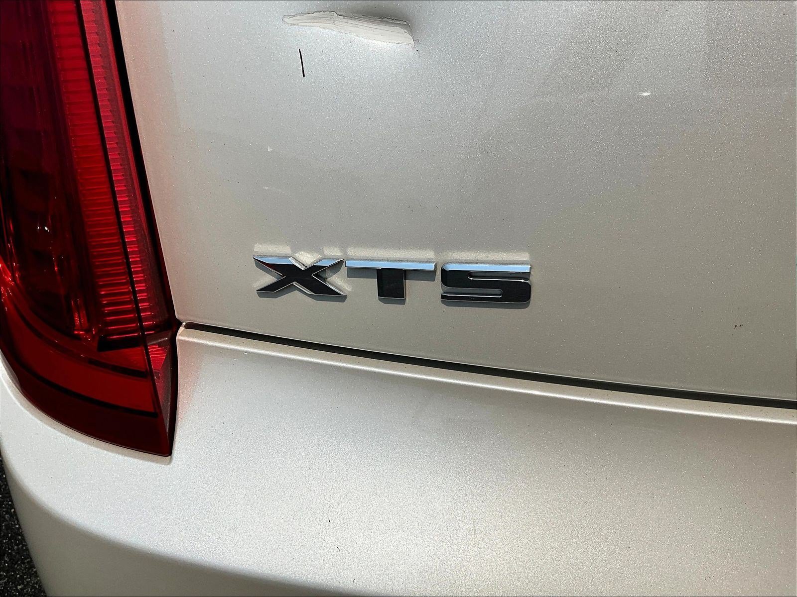 Used 2013 Cadillac XTS Luxury FWD image 24