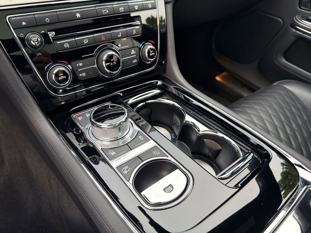 Used 2019 Jaguar XJ L Portfolio AWD/4WD image 17