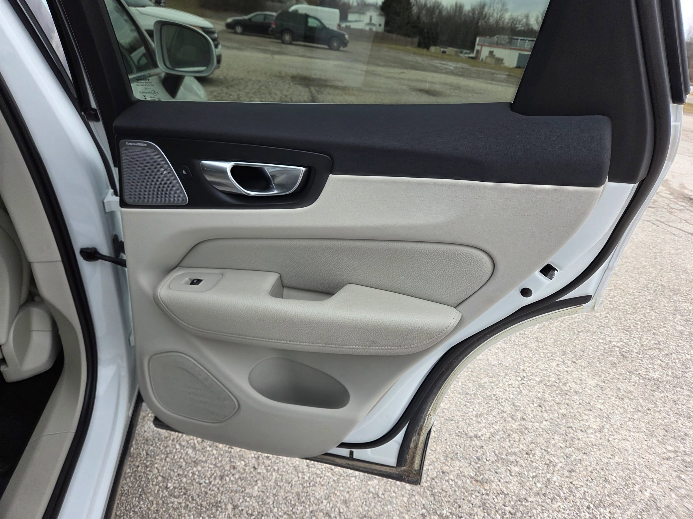 Used 2018 Volvo XC60 T8 Inscription w/ Advanced Package image 24