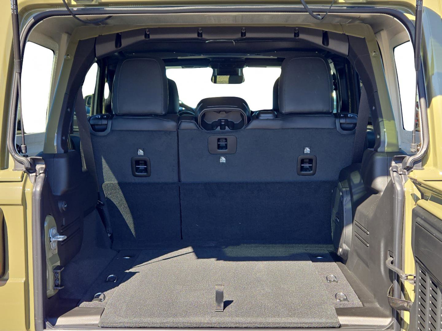 New 2026 Jeep Wrangler Unlimited Sahara AWD/4WD image 10