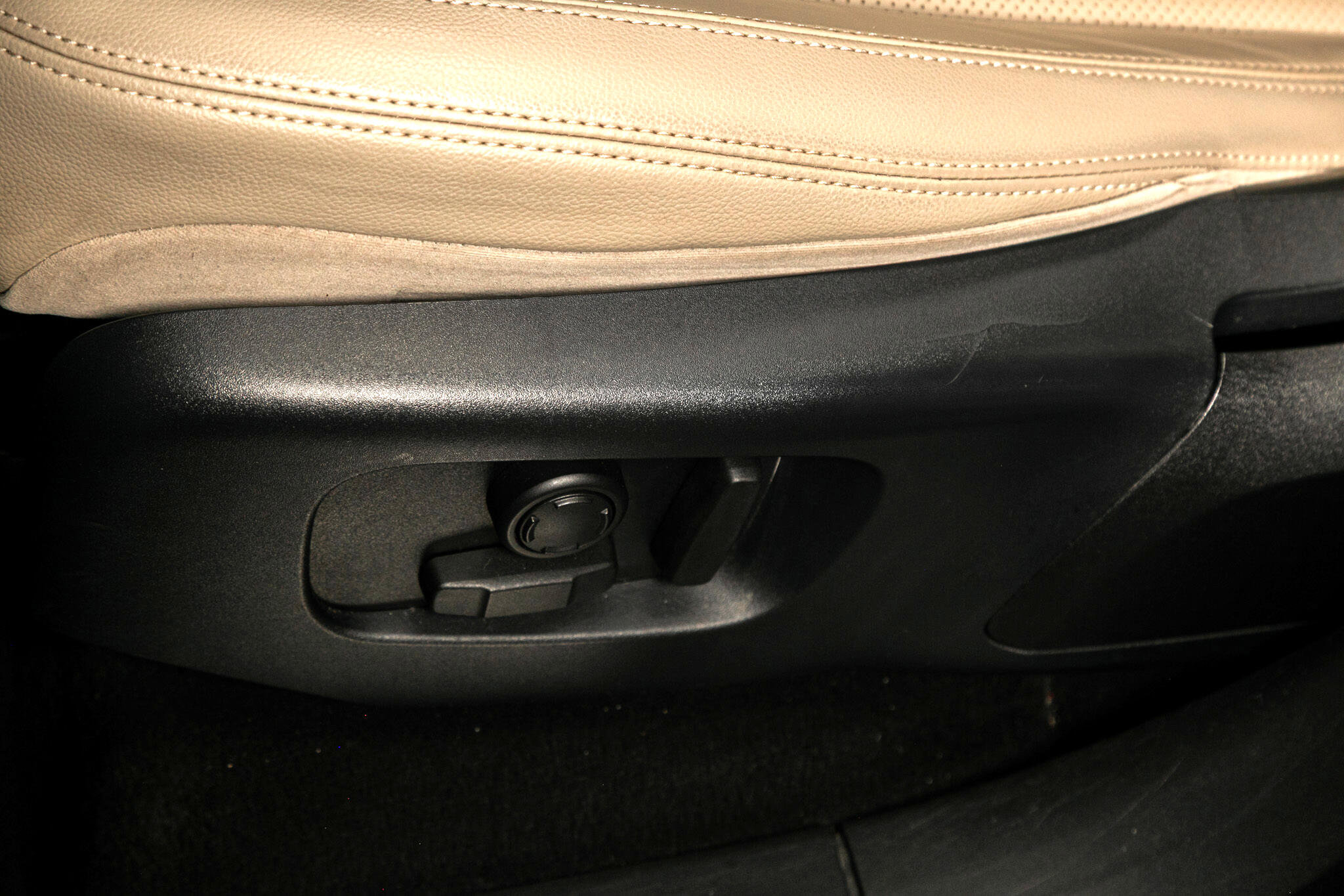 Used 2020 Land Rover Range Rover Velar S image 22