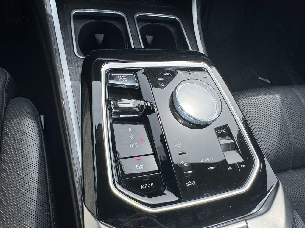 Certified 2023 BMW 760i xDrive w/ Luxury Rear Seating Package AWD/4WD image 14