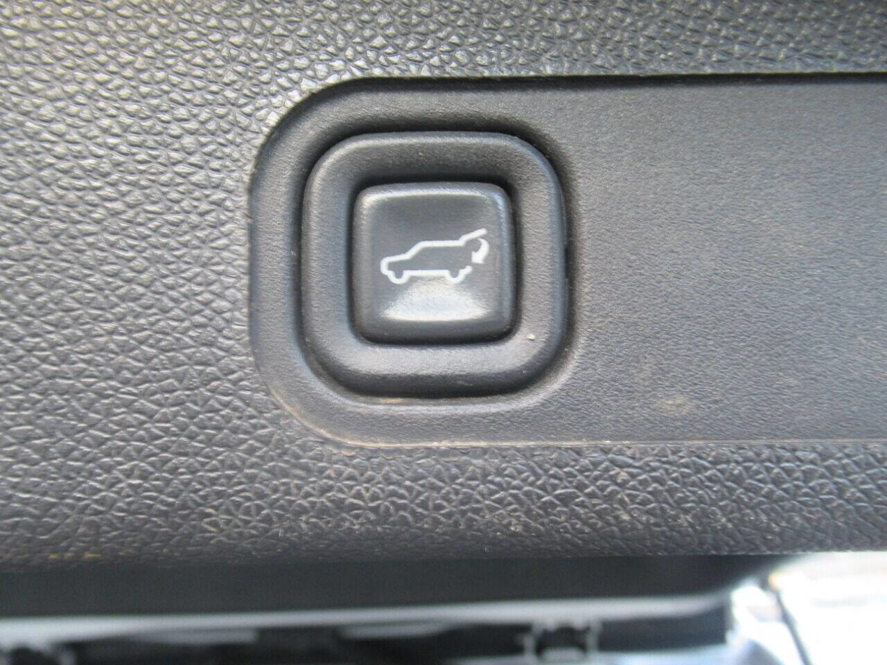 Used 2012 Chevrolet Suburban LT w/ Luxury Package image 28